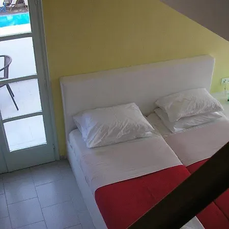 Hotel Gaia Perissa (Santorini)