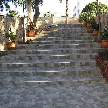 Gaia 3* Perissa (Santorini)