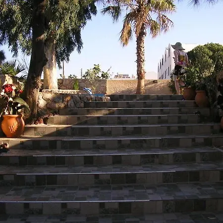 Gaia Hotel Perissa (Santorini)